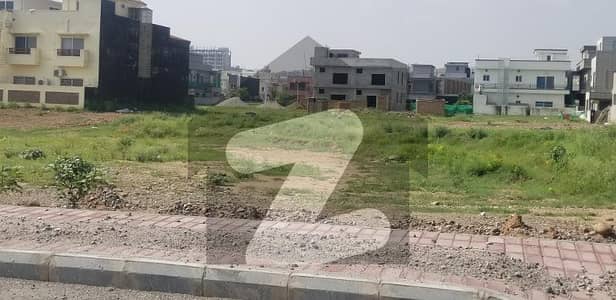 M Block 5 Marla Residential plot No 462 Near to Masjid And Park Available For sale