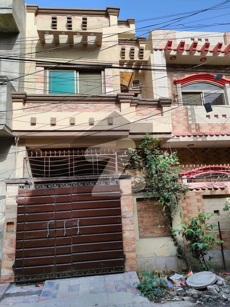 یو ایم ٹی روڈ یو ایم ٹی سوسائٹی,لاہور میں 3 کمروں کا 3 مرلہ مکان 1.4 کروڑ میں برائے فروخت۔