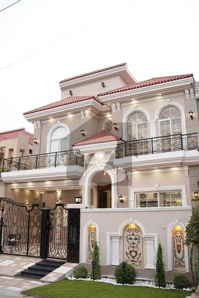10 MARLA DAZZLING & PALATIAL HOUSE FOR SALE IN DHA PHASE 8 EX AIR AVENUE