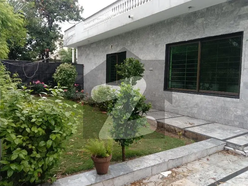 400 square yards Independent House Available For Rent in F10