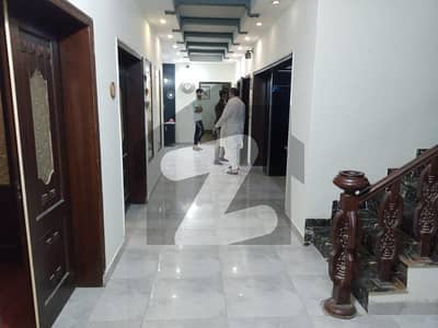 ایڈن سٹی - بلاک اے ایڈن سٹی,ایڈن,لاہور میں 6 کمروں کا 1 کنال مکان 7.5 کروڑ میں برائے فروخت۔