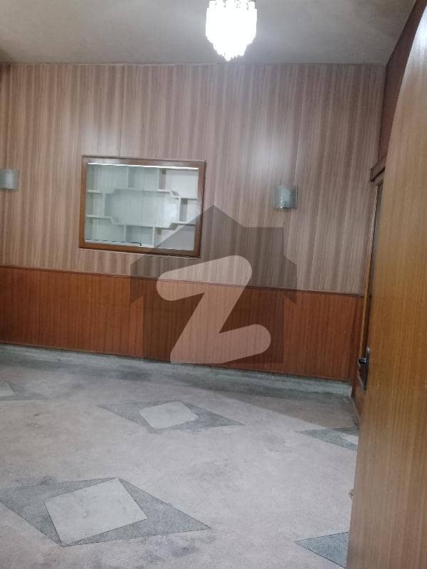 گارڈن ٹاؤن - شیر شاہ بلاک گارڈن ٹاؤن,لاہور میں 4 کمروں کا 10 مرلہ مکان 3.55 کروڑ میں برائے فروخت۔