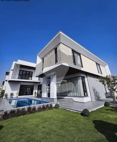 1000 Yards Top Quality Architecture House For Sale