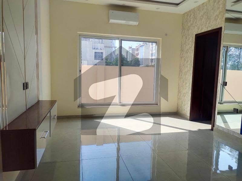 DHA PHASE 4 BLOCK DD 1 KANAL UPPER PORTION SEPERATE GATE FOR RENT.