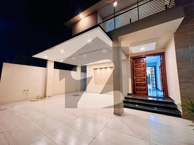1 Kanal Corner House With Two Separate Gates For Sale