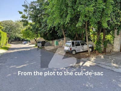 A 666 sq-yard plot in F-7/4 facing Margalla hills off Marvi road