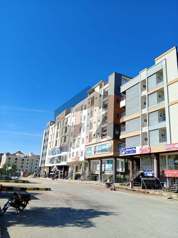 F,8 MARKEZ FLAT 2ND FLOOR 2 BED ATTACHED BATH TVL SUITABLE FOR BICHLOR & OFFICE BEST LOCATION NAYER TO PARK MOSQUE MARKET