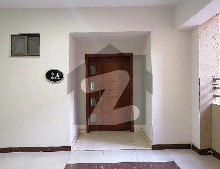 عسکری 11 ۔ سیکٹر بی اپارٹمنٹس عسکری 11,عسکری,لاہور میں 4 کمروں کا 12 مرلہ فلیٹ 1.2 لاکھ میں کرایہ پر دستیاب ہے۔