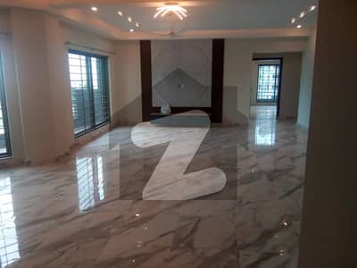 عسکری 11 - سیکٹر ڈی عسکری 11,عسکری,لاہور میں 3 کمروں کا 10 مرلہ فلیٹ 3.15 کروڑ میں برائے فروخت۔