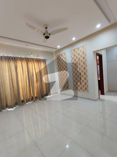 ایل ڈی اے ایوینیو لاہور میں 4 کمروں کا 1 کنال مکان 3.7 کروڑ میں برائے فروخت۔