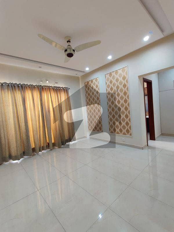 ایل ڈی اے ایوینیو لاہور میں 4 کمروں کا 1 کنال مکان 3.8 کروڑ میں برائے فروخت۔
