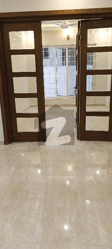 ڈی ۔ 12 اسلام آباد میں 5 کمروں کا 14 مرلہ مکان 3.45 لاکھ میں کرایہ پر دستیاب ہے۔