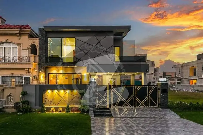 8-Marla Brand New Beautifully Design Ultra Modern Lavish Villa For Sale In DHA