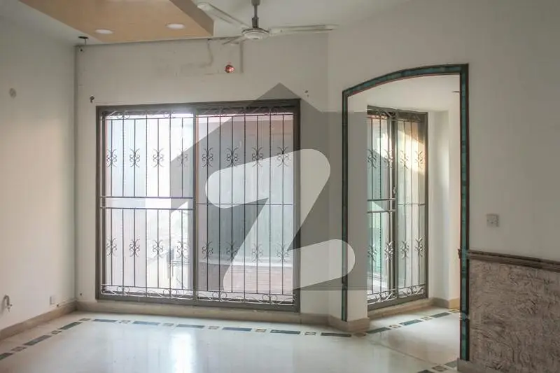 2 KANAL BEAUTIFUL HOUSE AVAILABLE FOR SILENT OFFICE
