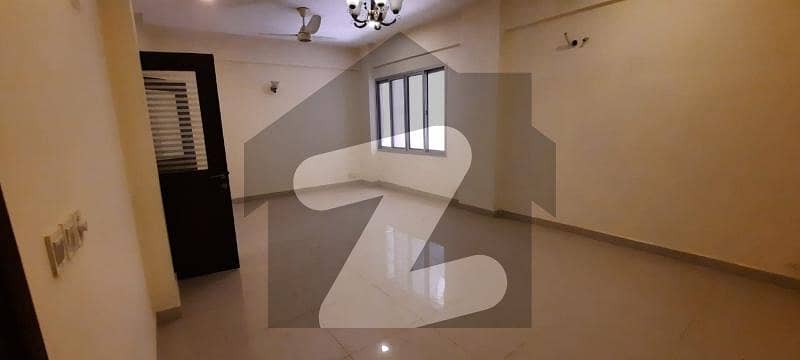نیوی ہاؤسنگ سکیم کارساز کراچی میں 5 کمروں کا 16 مرلہ فلیٹ 9.25 کروڑ میں برائے فروخت۔