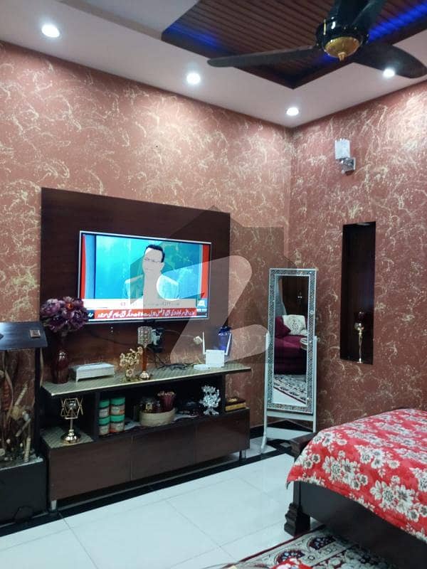 5 MARLA UPPER PORTION WITH 4 BEDROOMS NEAR EMPORIUM MALL JOHAR TOWN PLEASE 2
