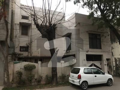 آریا نگر لاہور میں 8 کمروں کا 12 مرلہ مکان 4.0 کروڑ میں برائے فروخت۔