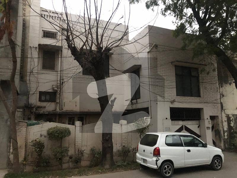 آریا نگر لاہور میں 9 کمروں کا 12 مرلہ مکان 4.0 کروڑ میں برائے فروخت۔