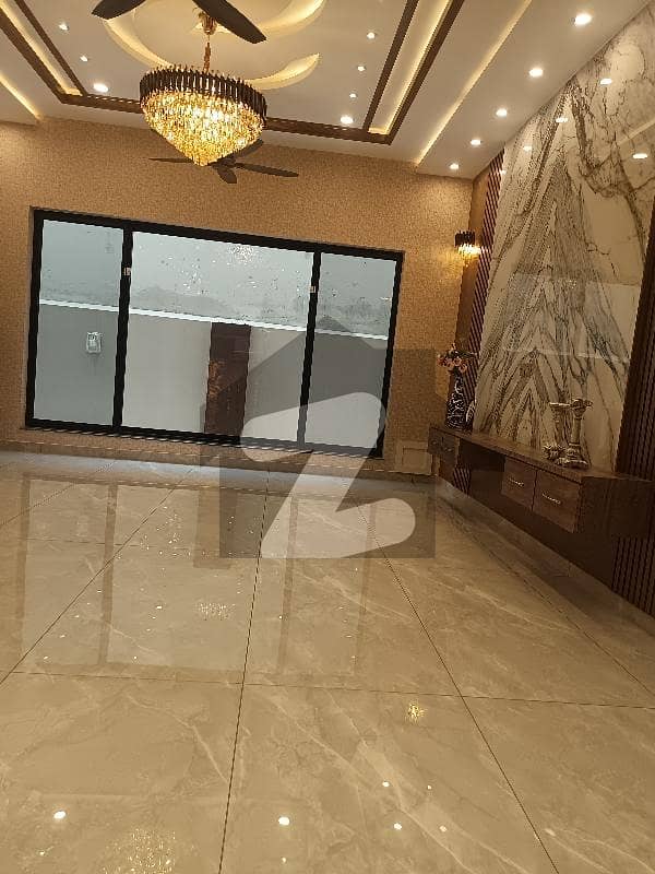 1000 sqft office space available for rent in ciViC center bahria town phase 4