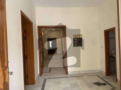ماڈل ٹاؤن ۔ بلاک ایچ ماڈل ٹاؤن,لاہور میں 3 کمروں کا 14 مرلہ مکان 4.6 کروڑ میں برائے فروخت۔