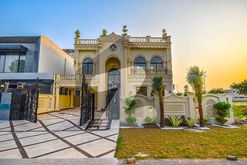 1 KANAL ORIGINAL FAISAL RASOOL ROYAL DESIGN LOW BUDGET VILLA WITH ROOF TOP FOR SALE ON TOP LOCATION IN PHASE 8.
