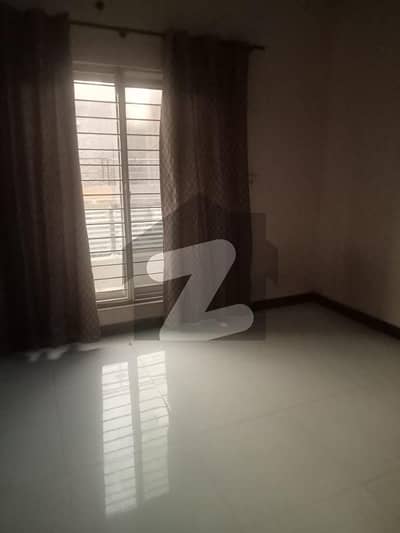 سن فورٹ گارڈنز لاہور میں 4 کمروں کا 5 مرلہ مکان 90.0 ہزار میں کرایہ پر دستیاب ہے۔