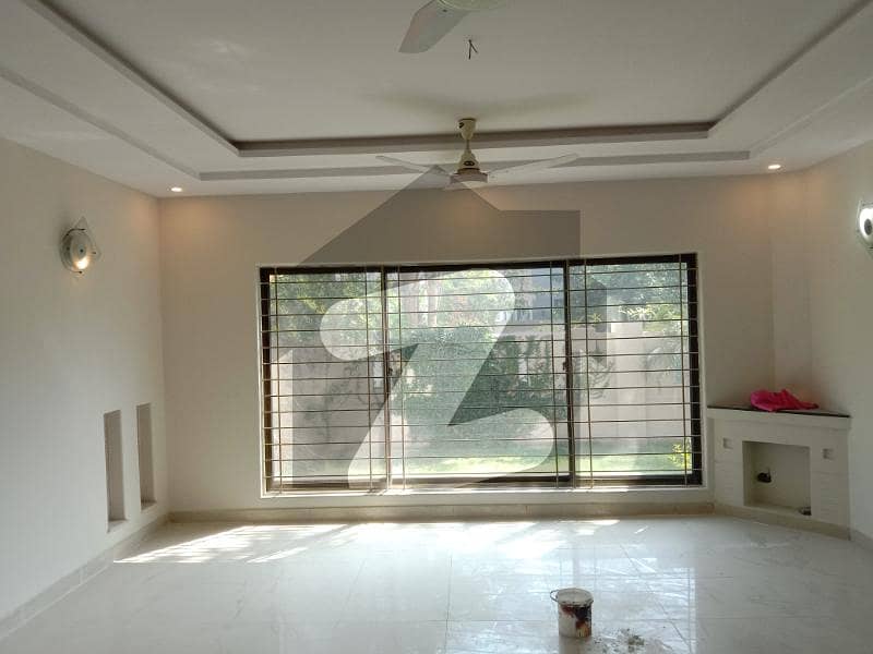 1 Kanal Stylish out House Available For Sale DHA Phase 3