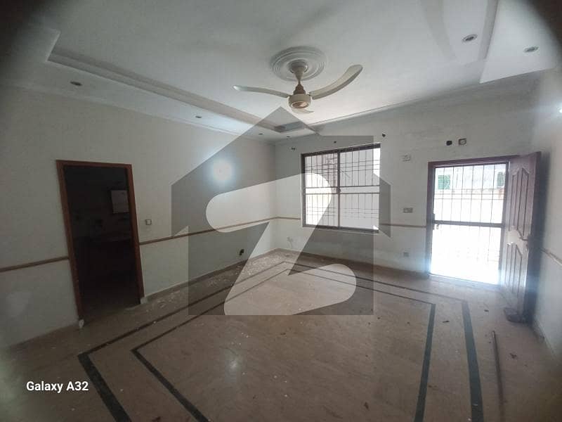 ویلینشیاء ہاؤسنگ سوسائٹی لاہور میں 5 کمروں کا 1 کنال مکان 1.65 لاکھ میں کرایہ پر دستیاب ہے۔