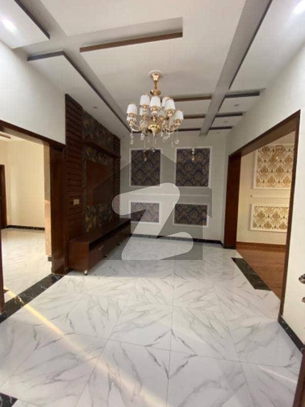 نواب ٹاؤن لاہور میں 5 کمروں کا 10 مرلہ مکان 2.95 کروڑ میں برائے فروخت۔