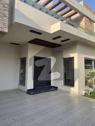 ڈی ایچ اے فیز 5 ڈیفنس (ڈی ایچ اے),لاہور میں 4 کمروں کا 10 مرلہ مکان 1.9 لاکھ میں کرایہ پر دستیاب ہے۔