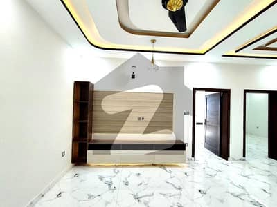 جناح گارڈنز ۔ بلاک ڈی جناح گارڈنز,ایف ای سی ایچ ایس,اسلام آباد میں 7 کمروں کا 7 مرلہ مکان 3.8 کروڑ میں برائے فروخت۔