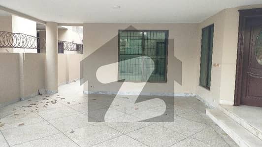Kanal Ranuvated House For Rent Near Y Block Market