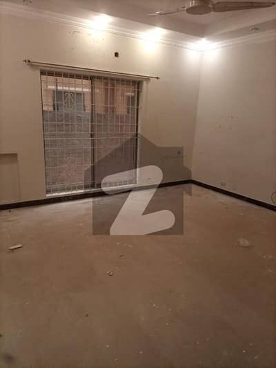 Capital Group Offers 10 Marla USED HOUSE WITH WELL MAINTAINED CONDITION IN THE HEART OF DHA