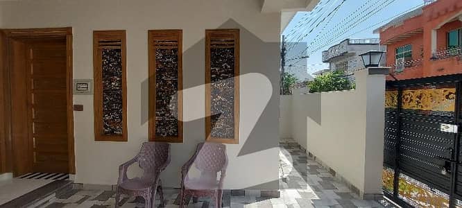 سوان گارڈن ۔ بلاک سی سوان گارڈن,اسلام آباد میں 5 کمروں کا 6 مرلہ مکان 3.2 کروڑ میں برائے فروخت۔