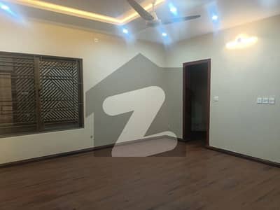 ایف ۔ 8 اسلام آباد میں 11 کمروں کا 4 کنال مکان 20.0 لاکھ میں کرایہ پر دستیاب ہے۔