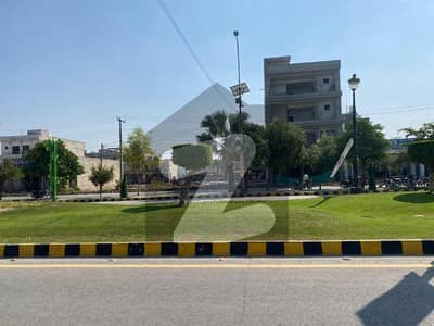 بحریہ ایجوکیشن اینڈ میڈیکل سٹی لاہور میں 5 مرلہ کمرشل پلاٹ 90.0 لاکھ میں برائے فروخت۔