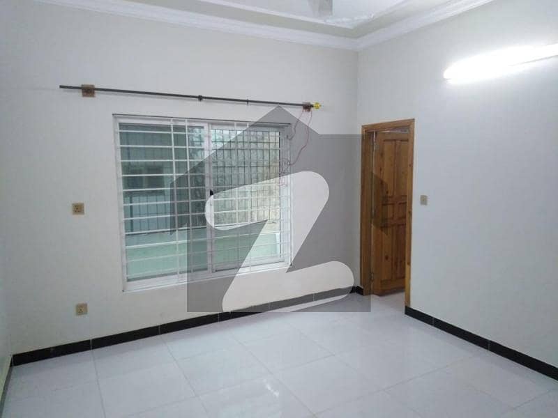 25x40 Upper Portion Available for Rent in G13