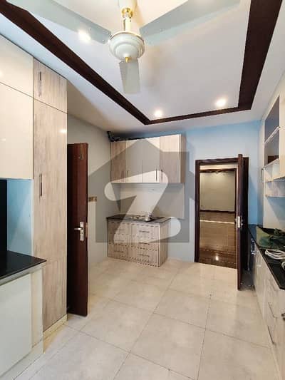 ماڈل ٹاؤن لاہور میں 6 کمروں کا 1 کنال مکان 12.75 کروڑ میں برائے فروخت۔