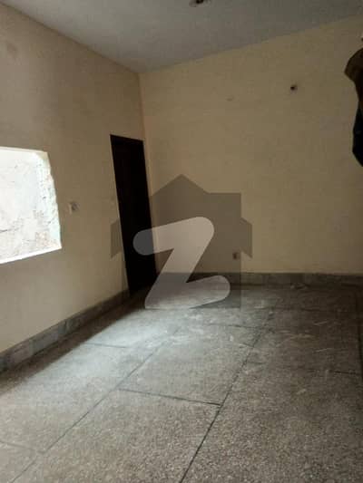 علامہ اقبال ٹاؤن لاہور میں 4 کمروں کا 10 مرلہ مکان 3.15 کروڑ میں برائے فروخت۔