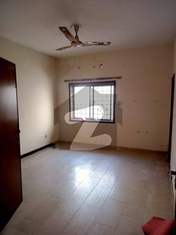 6 Kanal House Available On Outclass Location In Model Town