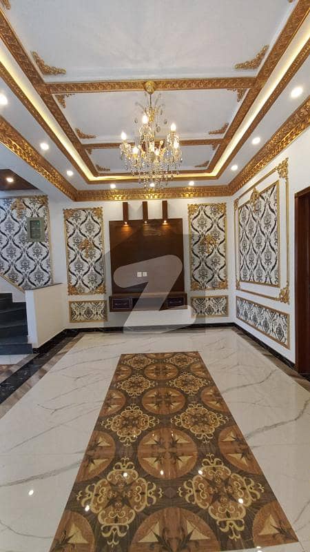 شاداب گارڈن لاہور میں 6 کمروں کا 6 مرلہ مکان 2.1 کروڑ میں برائے فروخت۔