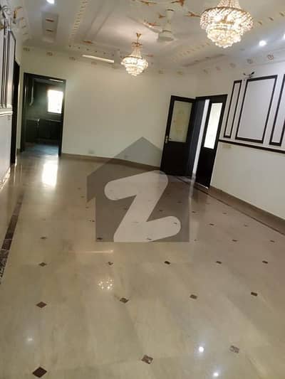 1 KANAL MODERN DESIGNE TOP LOCATION BUNGLOW FOR RENT DHA LAHORE
