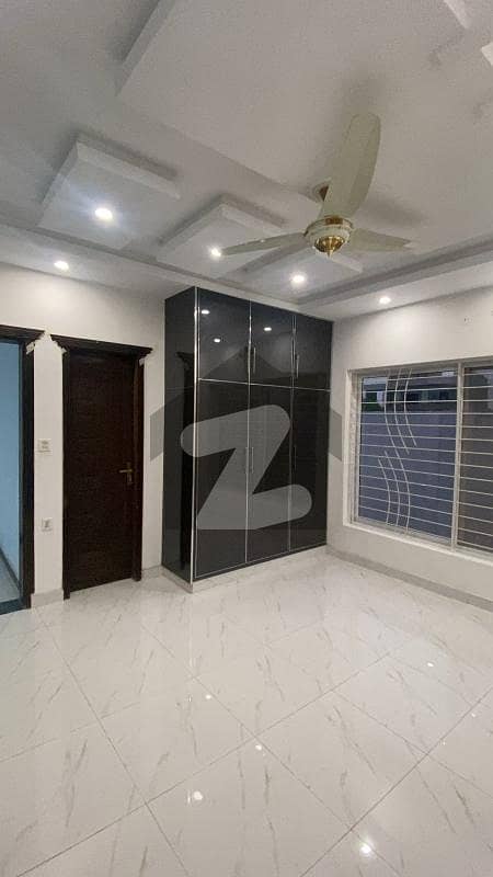 بحریہ آرچرڈ لاہور میں 5 کمروں کا 8 مرلہ مکان 85.0 ہزار میں کرایہ پر دستیاب ہے۔