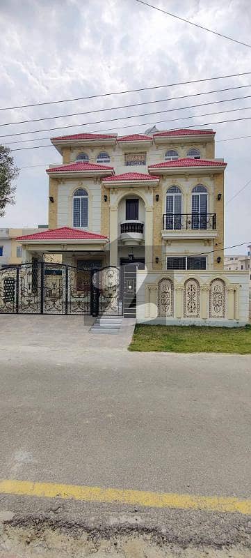10 Marla Brand New investor Rate(Facing Park) House For Sale in Central Park Lahore.