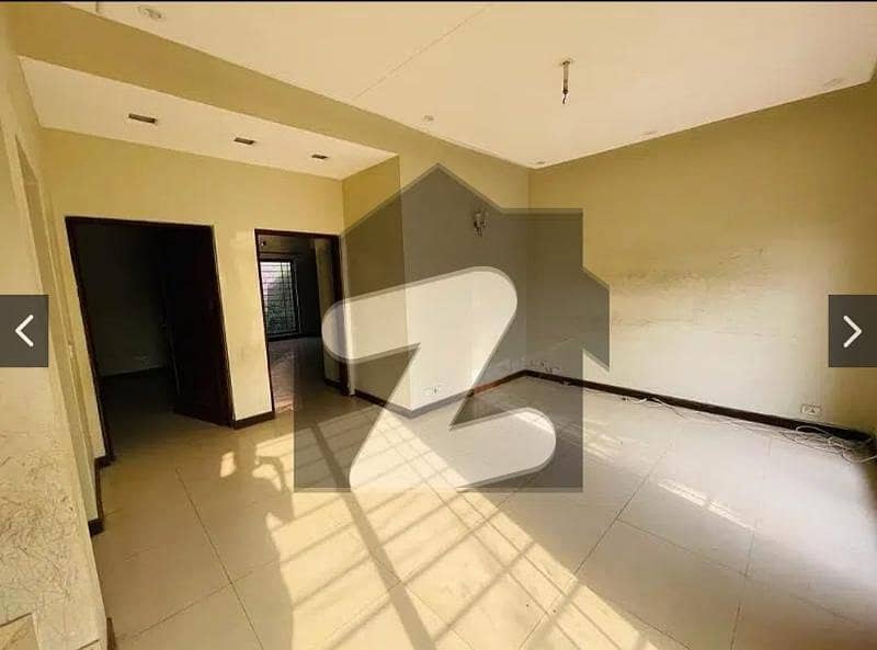 ڈی ایچ اے فیز 2 ڈیفنس (ڈی ایچ اے),لاہور میں 4 کمروں کا 10 مرلہ مکان 3.8 کروڑ میں برائے فروخت۔