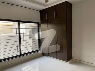 10 Marla upper portion for rent in Hussain block Bahria Town Lahore