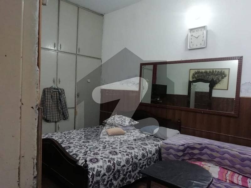 جوہر ٹاؤن لاہور میں 4 کمروں کا 3 مرلہ مکان 1.5 کروڑ میں برائے فروخت۔