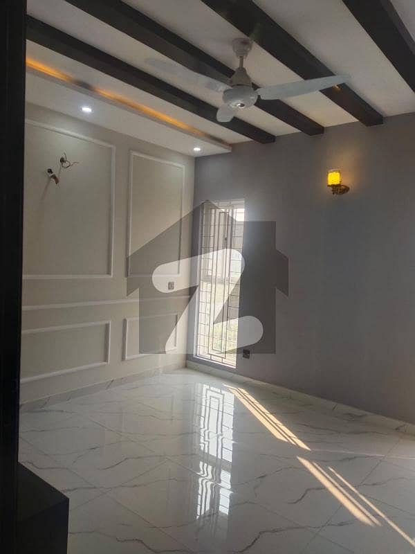 ڈیوائن گارڈنز لاہور میں 4 کمروں کا 10 مرلہ مکان 1.25 لاکھ میں کرایہ پر دستیاب ہے۔