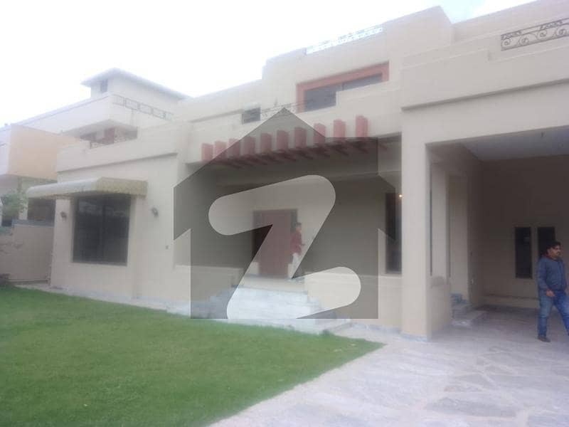عسکری ولاز ۔ شامی روڈ عسکری,لاہور میں 5 کمروں کا 1 کنال مکان 3.5 لاکھ میں کرایہ پر دستیاب ہے۔