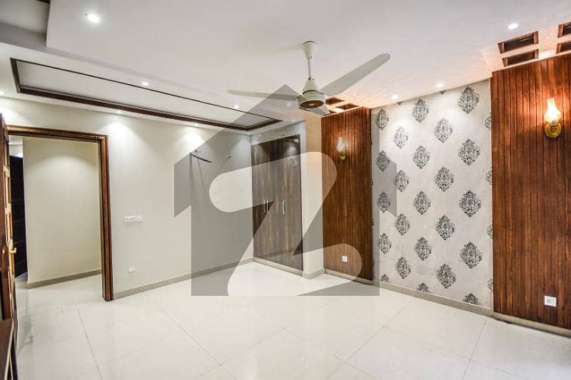 ڈی ایچ اے فیز 1 ڈیفنس (ڈی ایچ اے),لاہور میں 4 کمروں کا 10 مرلہ مکان 3.7 کروڑ میں برائے فروخت۔